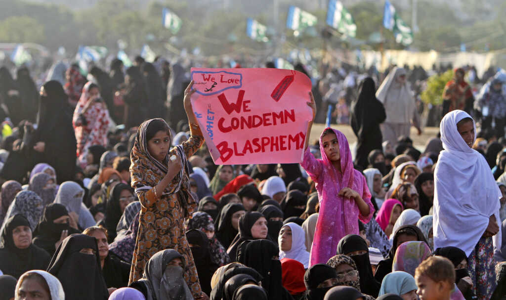 Read more about the article Anti-Muhammad Posters in Pakistan Spark Blasphemy Claims, Enrage Muslims, and Ship Christians Fleeing Their Properties in Concern